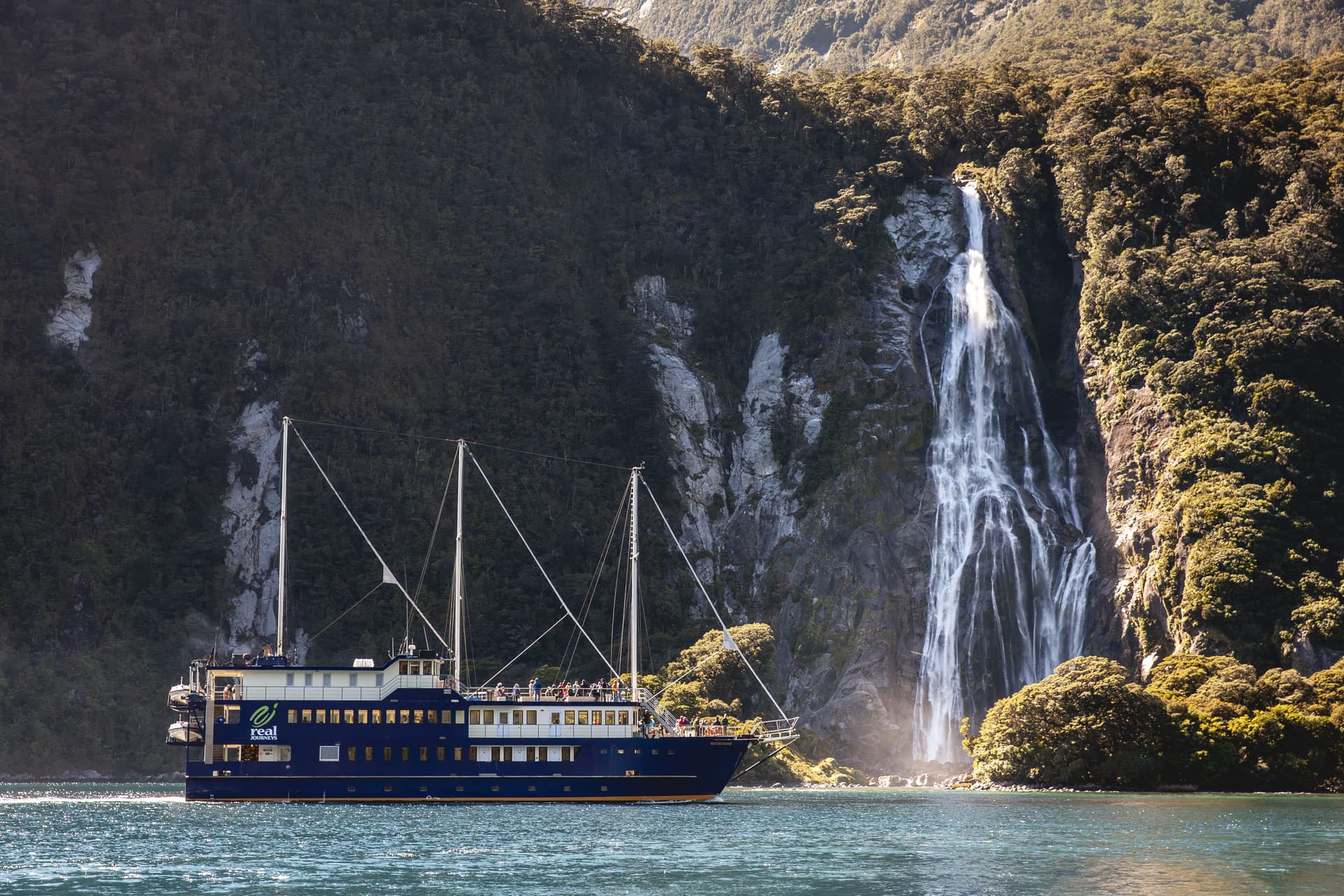 Milford Sound in 2027 – Driving, Cruises and Group Tour Planning